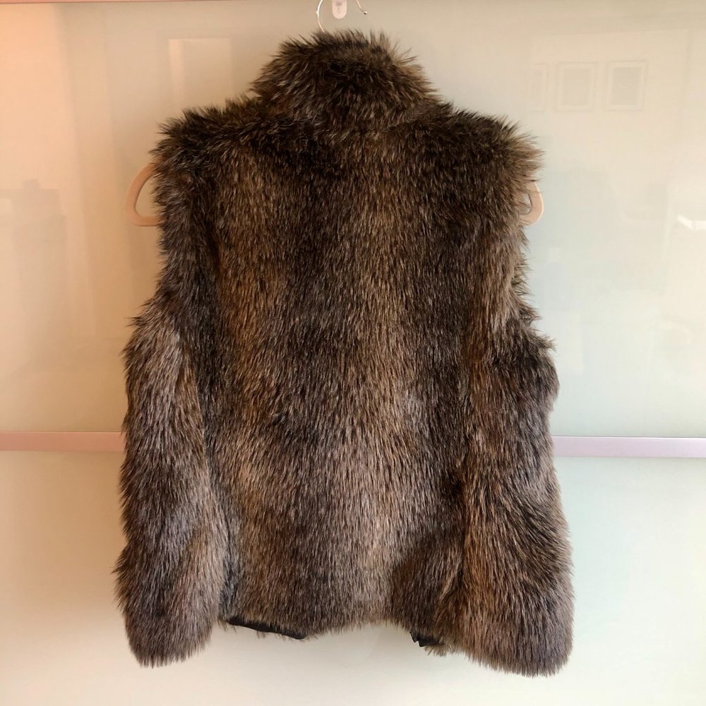 Luxe brown faux fur vest with asymmetric zipper - Picture 2 of 7